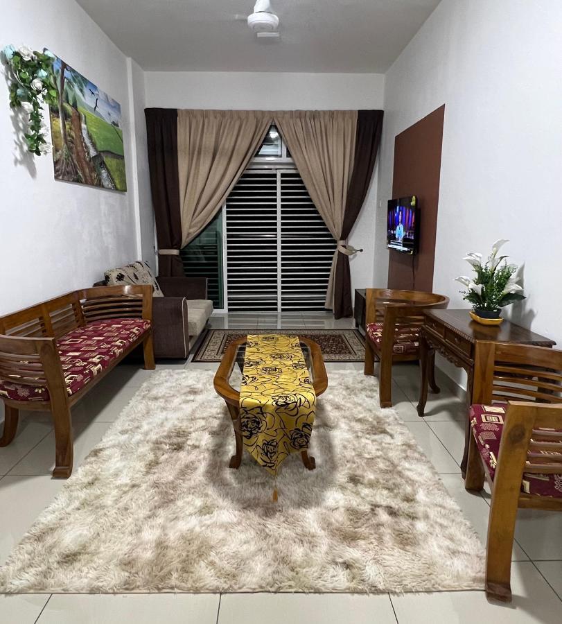 Ilsham Guest House @ Seroja Hills Bbst Sepang Luaran gambar